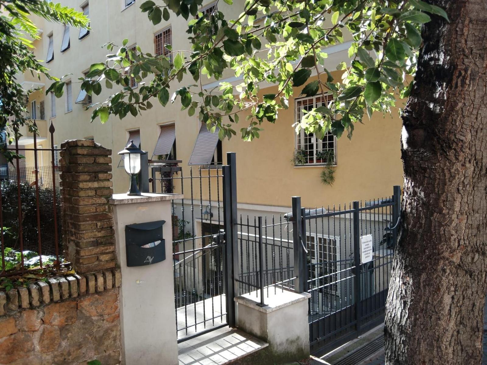 Rome Top Floor With Terrace Екстер'єр фото